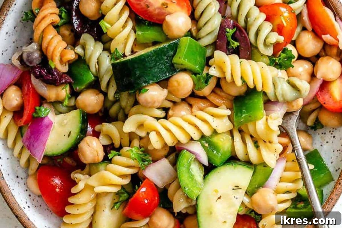 Quick, Easy Vegan Pasta Salad loaded with Mediterranean vegetables