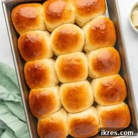 Fluffy homemade sweet Hawaiian bread rolls.