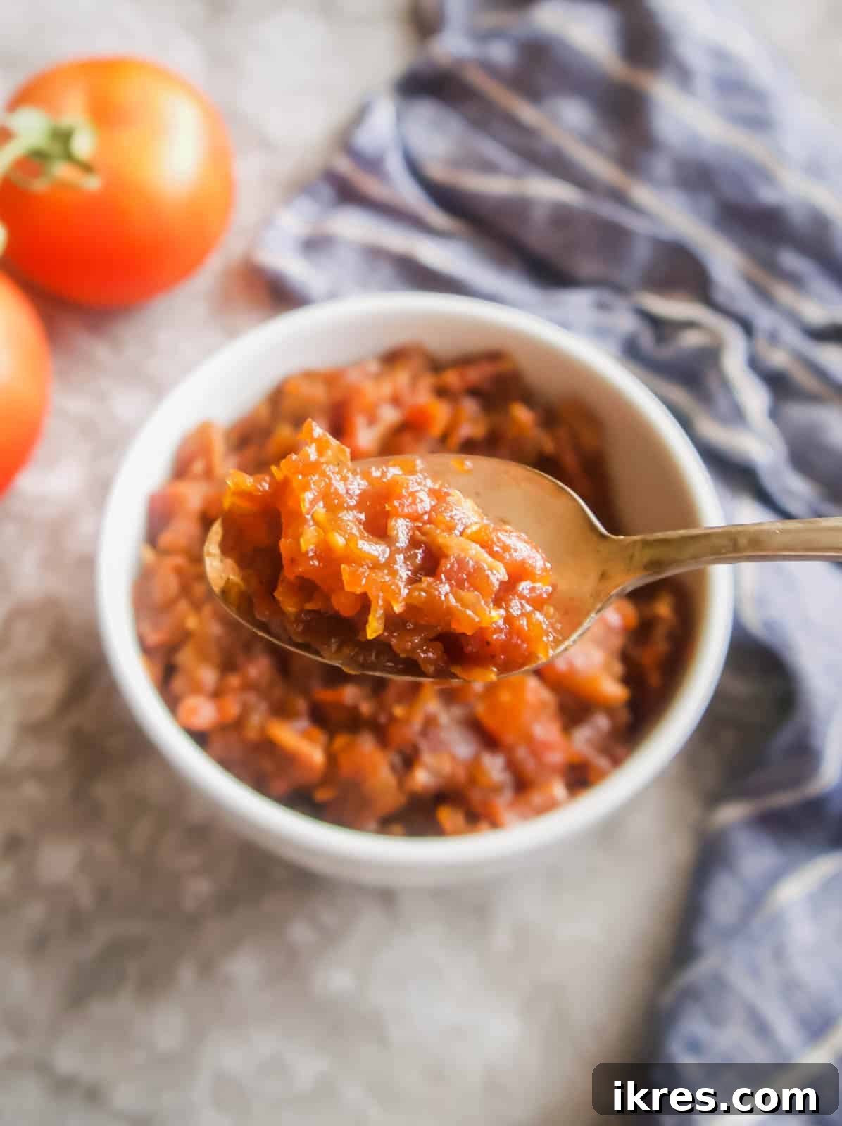 Paleo Smoky Bacon Tomato Spread 3 Close-up of Paleo Tomato Bacon Jam ingredients