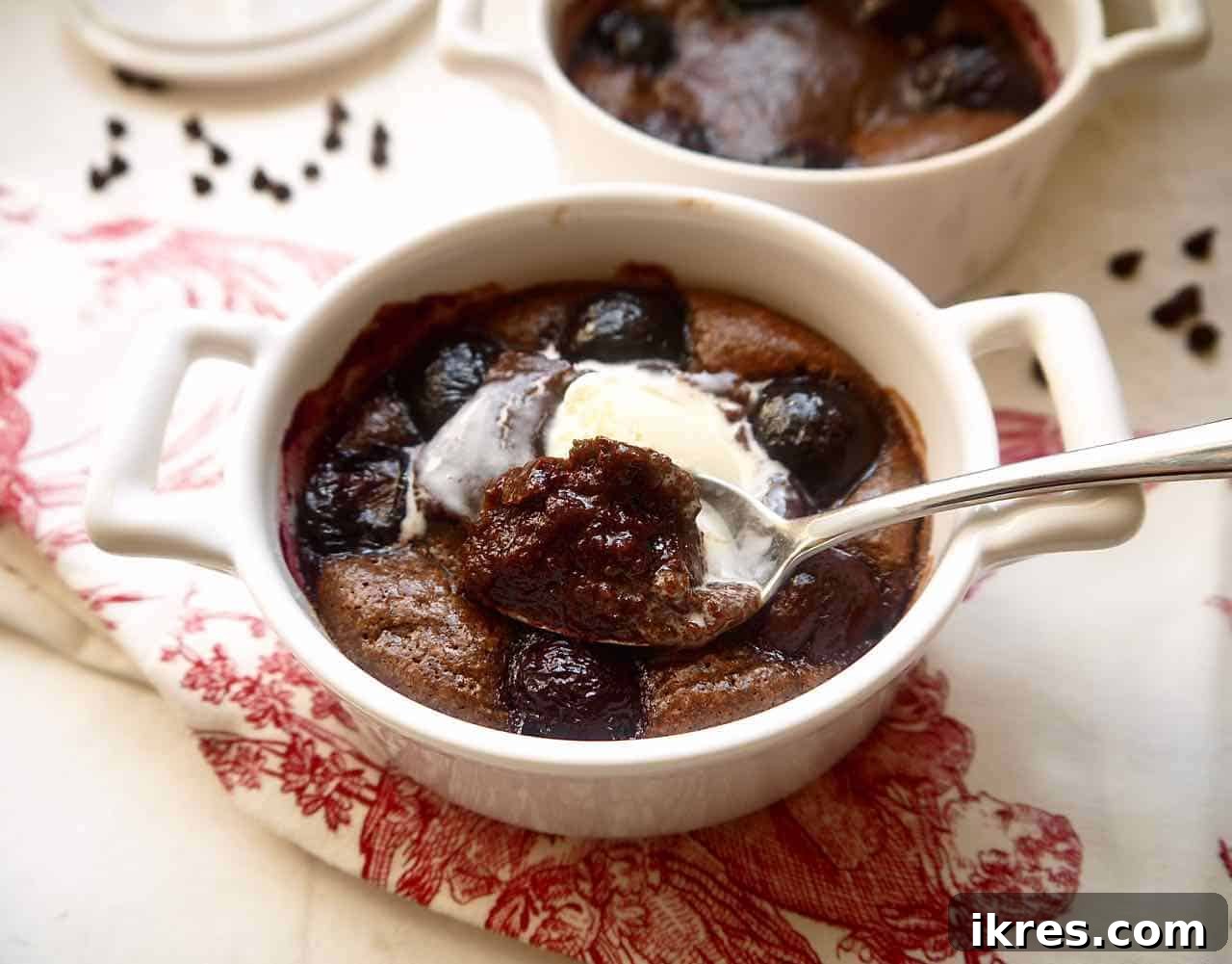 Decadent Paleo Fondant au Chocolat et Cerises - Almond Flour Chocolate Cherry Lava Cakes (Gluten-Free)