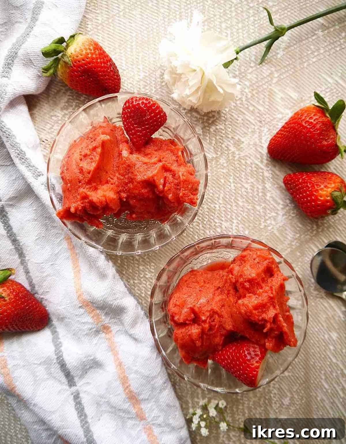 Close-up of a bowl of frozen fruit sorbet made with strawberries and mango, showing the vibrant colors and smooth texture, ready to be enjoyed.