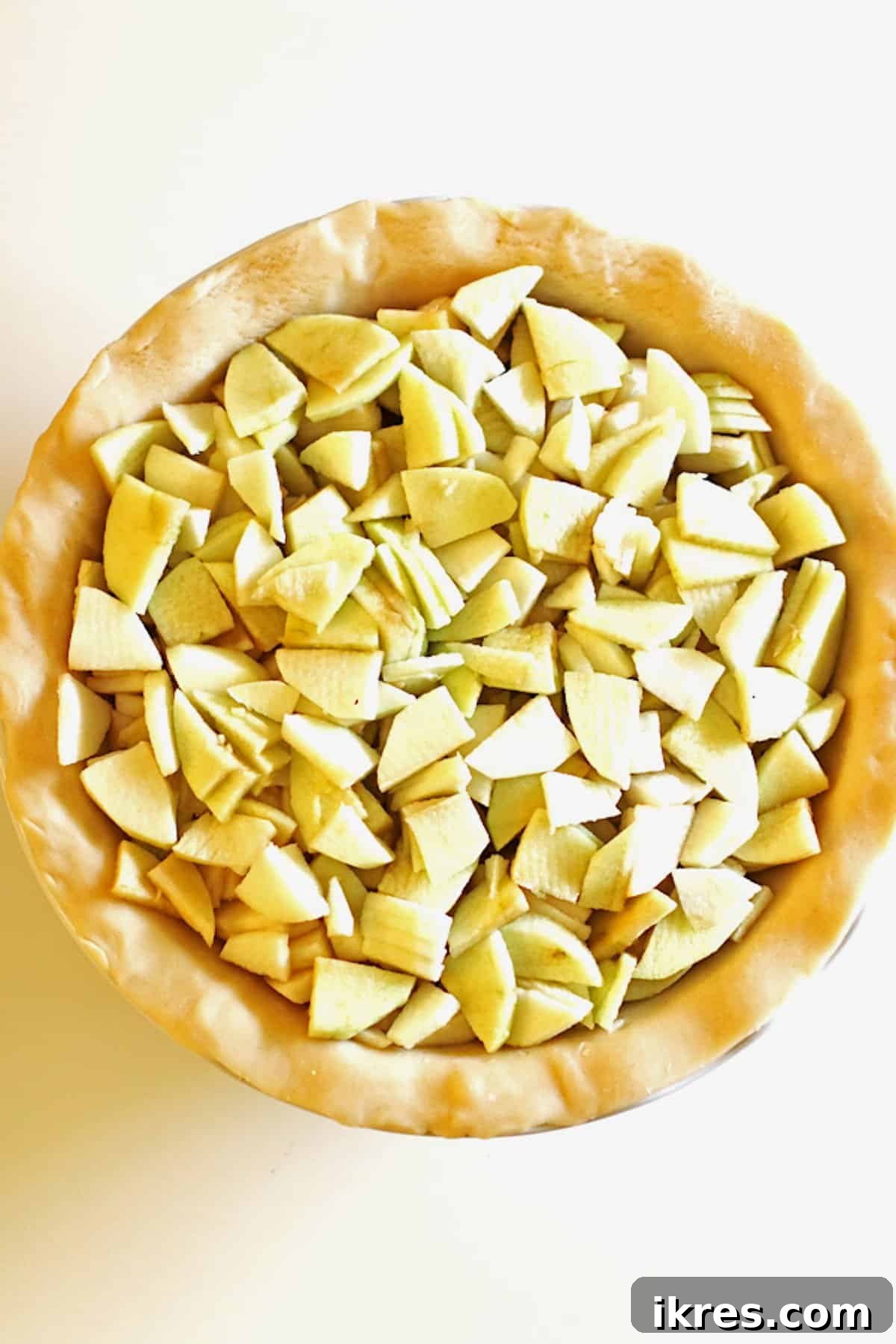 Homestyle Dutch Apple Pie 3 Slices of apples in pie crust