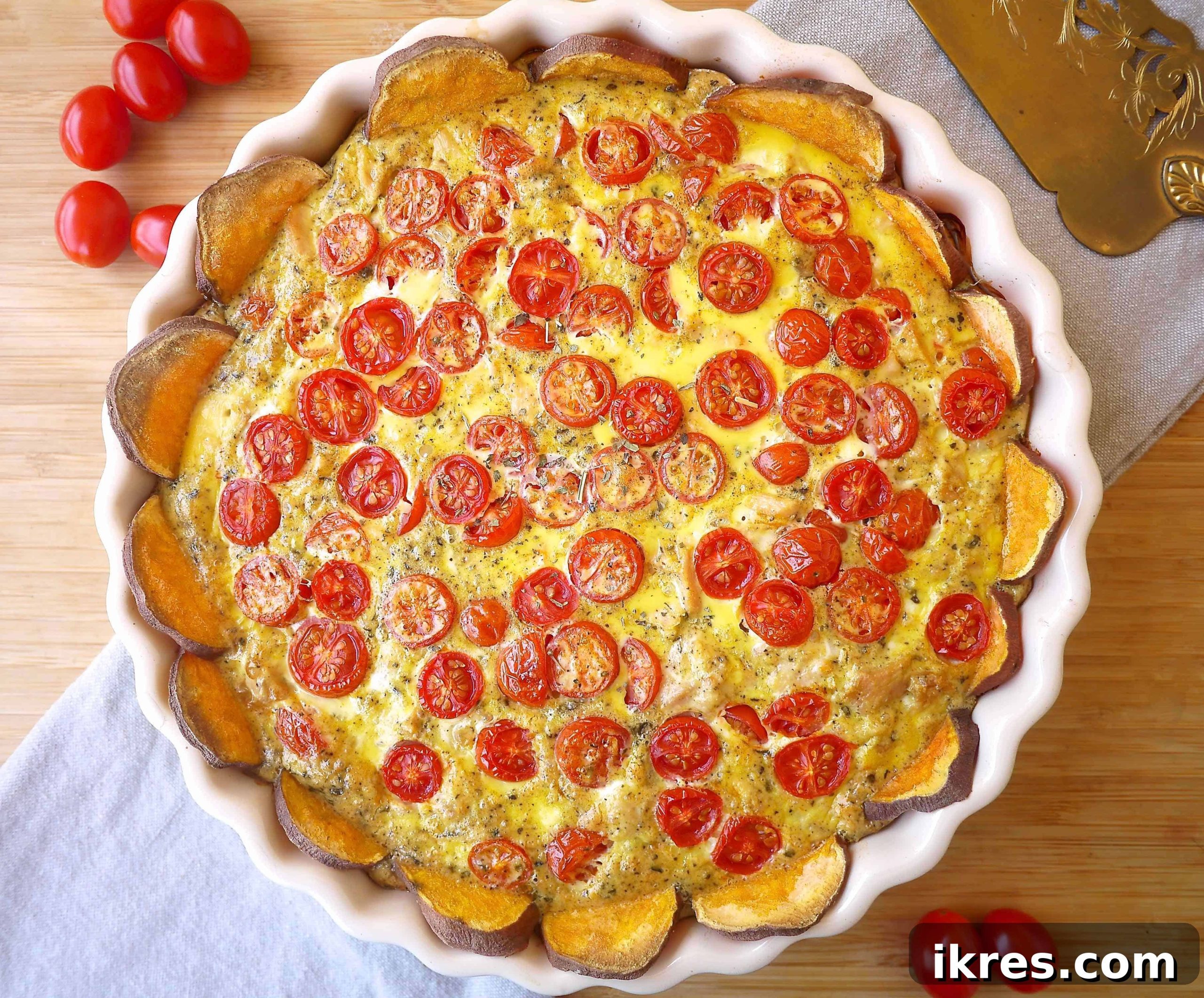 Flavorful French Tuna and Tomato Quiche on a Golden Potato Crust 2 Freshly baked French Tuna and Tomato Quiche with a vibrant sweet potato crust, hot out of the oven, showcasing its golden-brown edges and colorful filling.