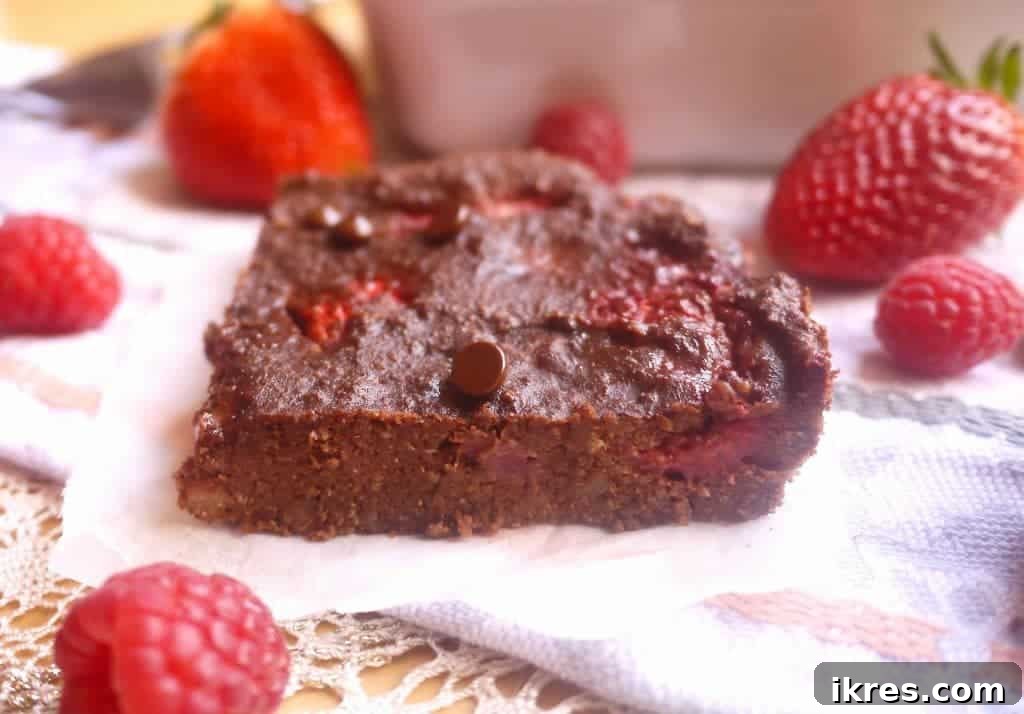 Berry Chocolate Mousse Brownies (paleo, GF)- low calorie, sweetener-free, Paleo brownies | Perchance to Cook, www.perchancetocook.com
