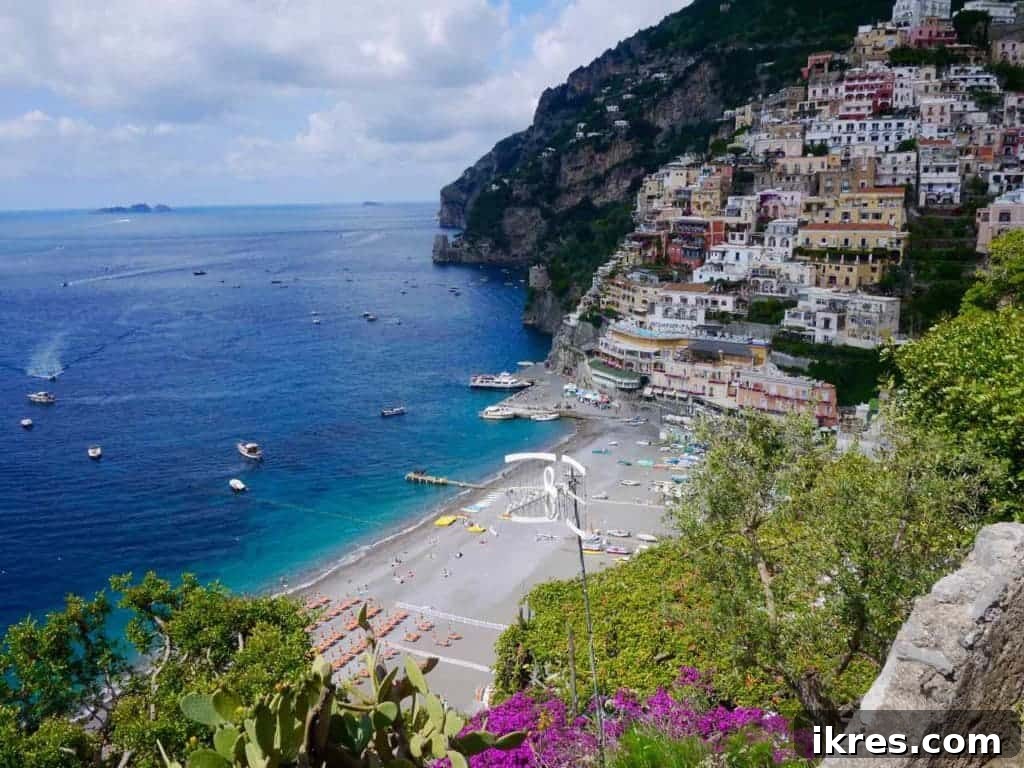 Positano's Enchantment: Our Amalfi Coast Honeymoon Unfolds 45 Le Sirenuse Champagne Bar: Best Views in Positano