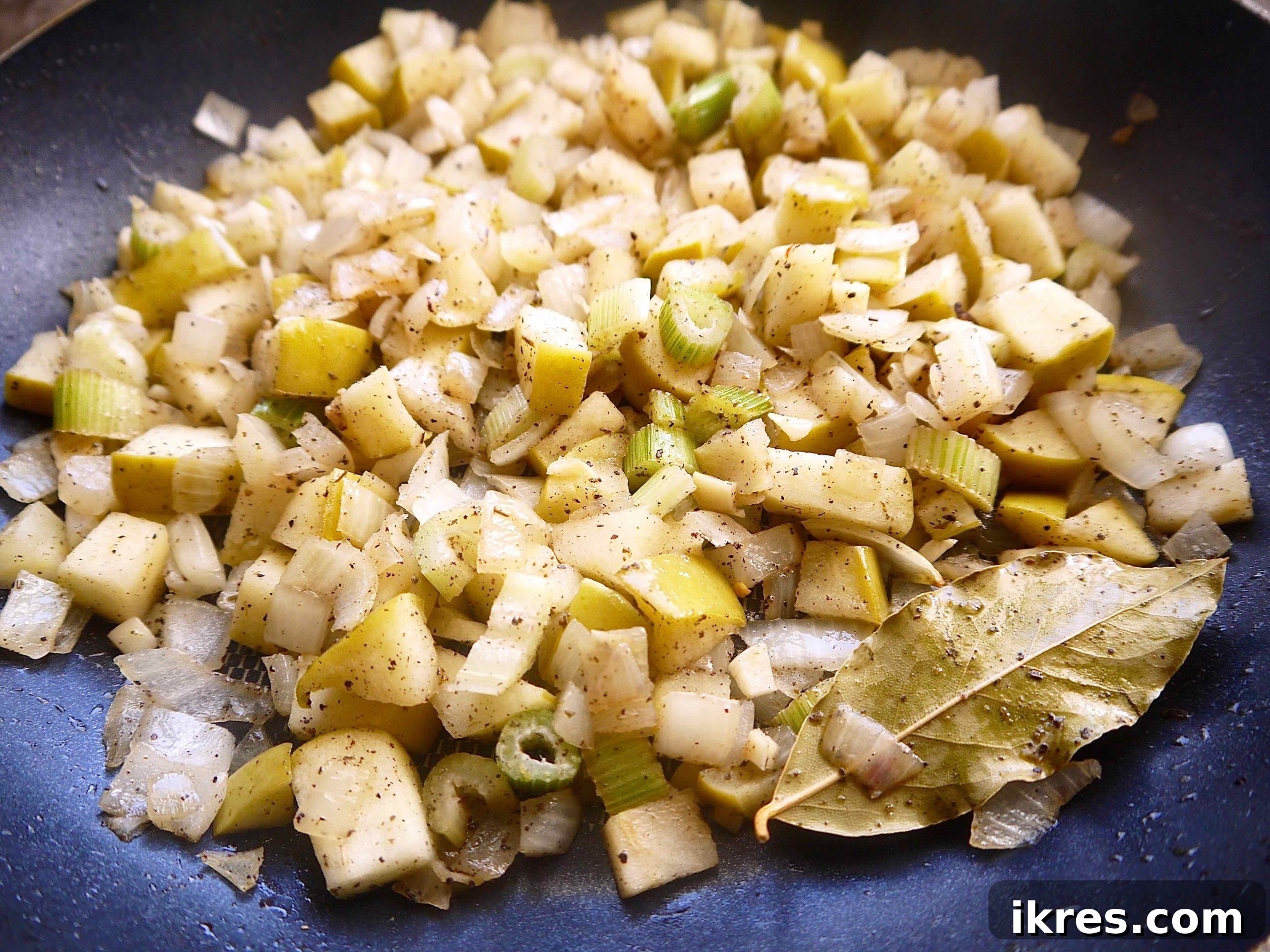 Wholesome Paleo Stuffing with Sausage, Apple and Chestnut Medley 6 Sautéed fennel and apples in a pan, fragrant and tender.