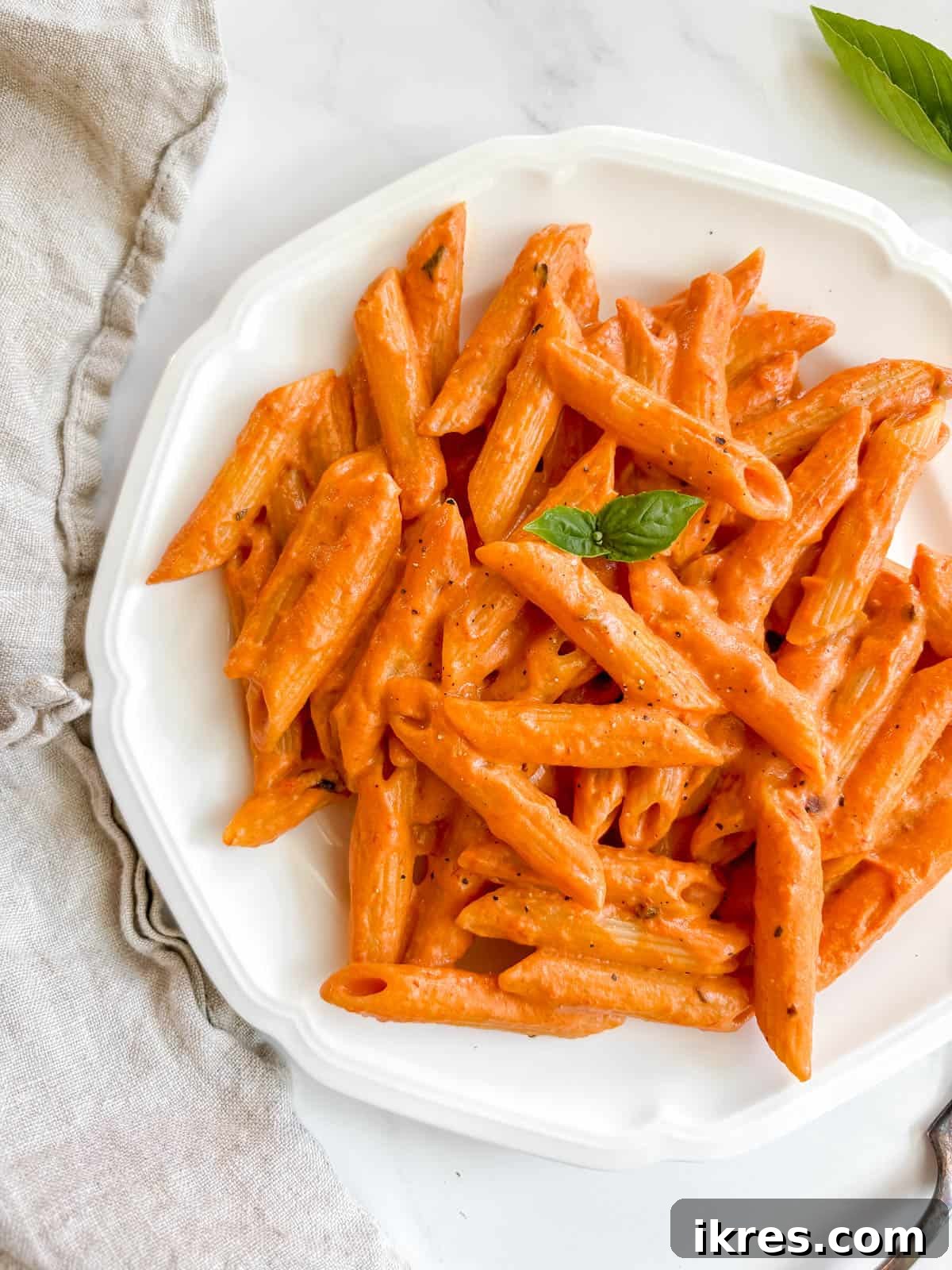 Creamy Vegan Vodka Sauce 10 A close-up of the finished dairy-free vodka sauce, showing its creamy texture and rich color.